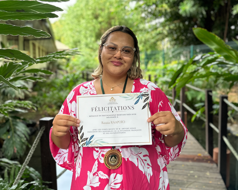 Raiana Raapoto - Médaillée par l'APF pour sa mention très bien à son Bac pro CSR - Bora Bora